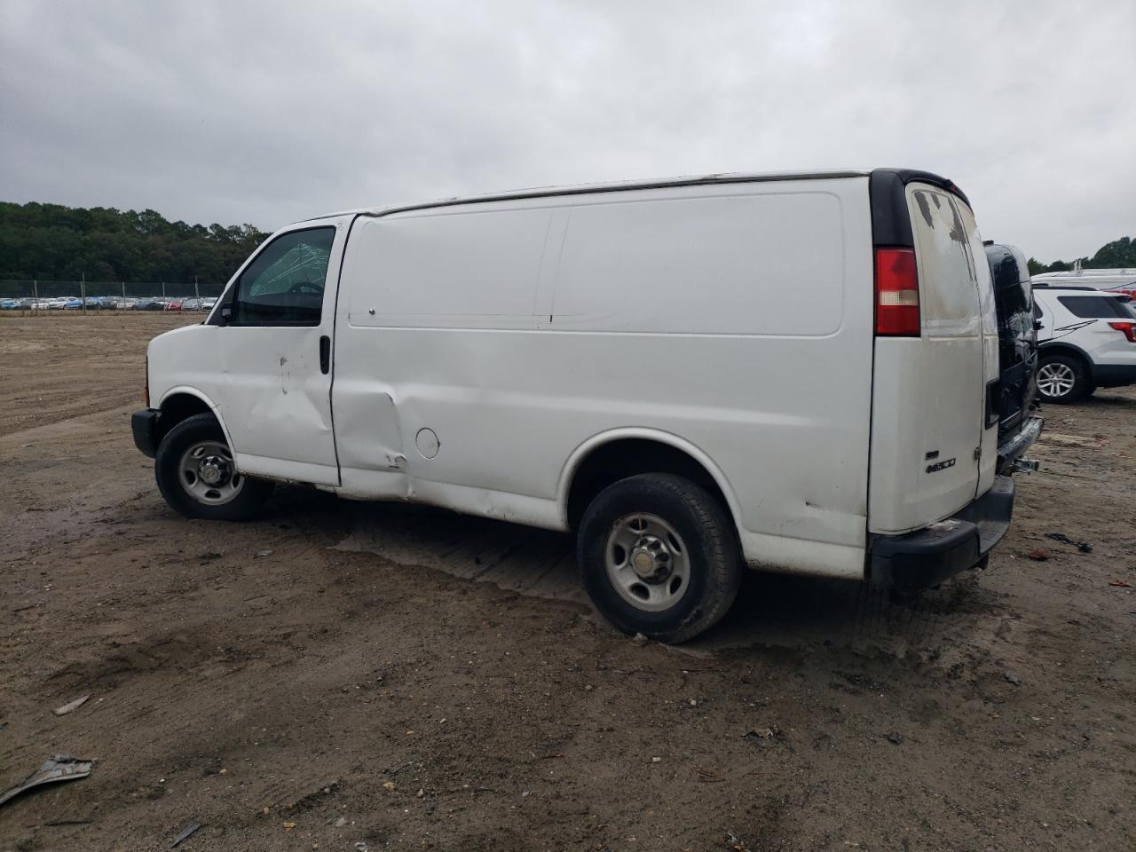 2011 Chevrolet Express G2500 - Фото 2