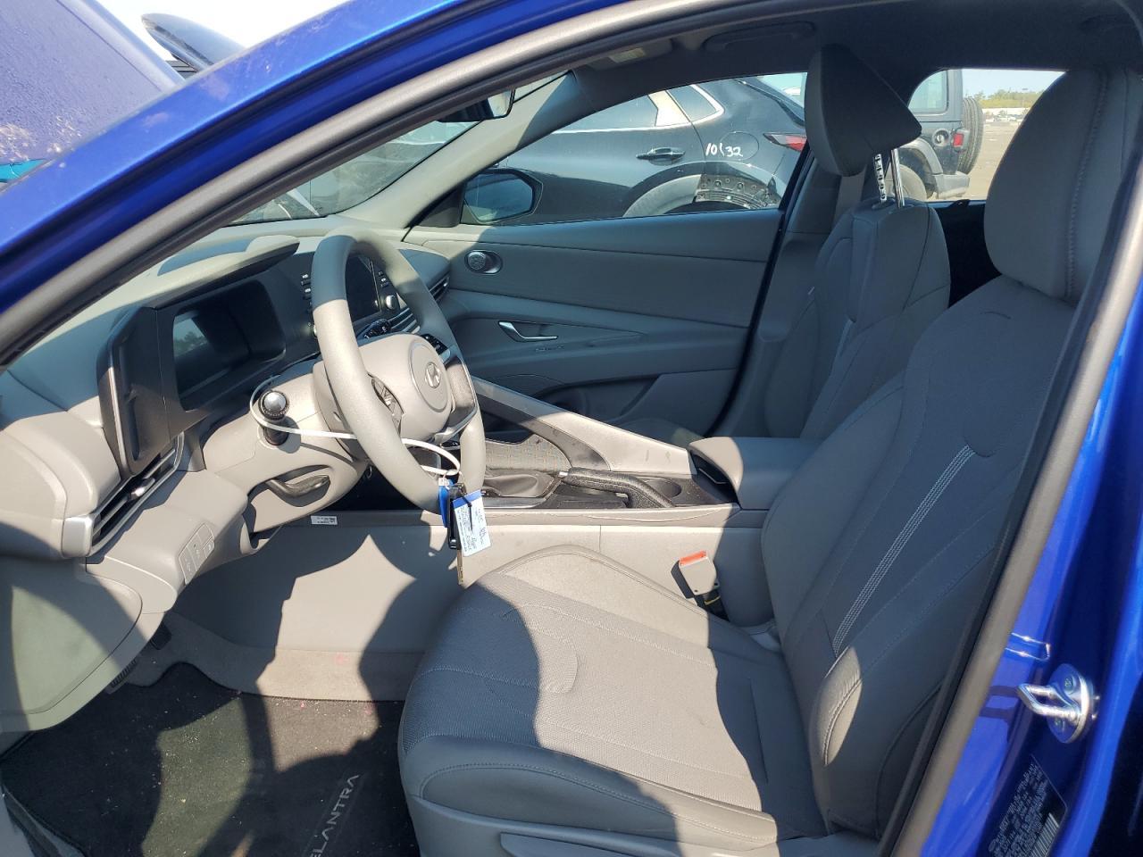 2025 Hyundai Elantra Se - Фото 7