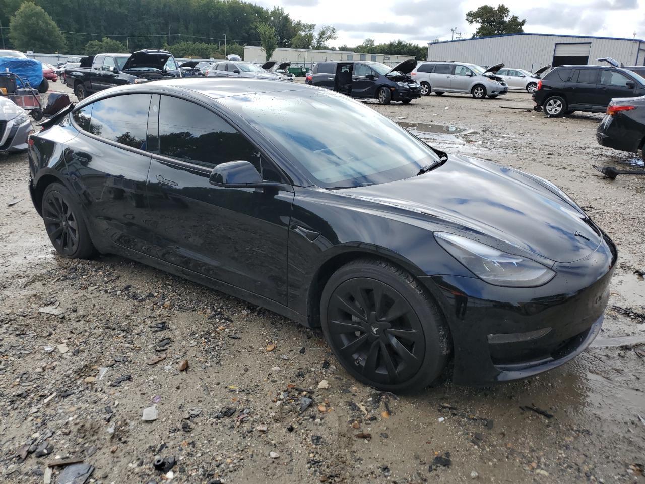 2023 Tesla Model 3 - Фото 4