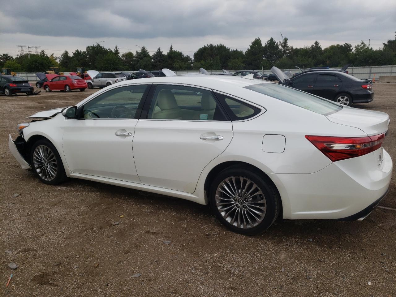 2018 Toyota Avalon Xle - Image 2