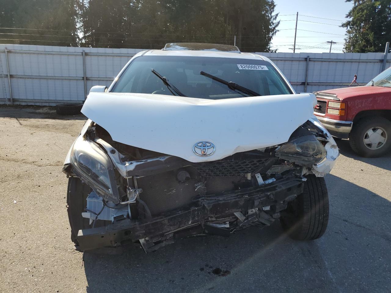 2016 Toyota Sienna Se - Фото 5