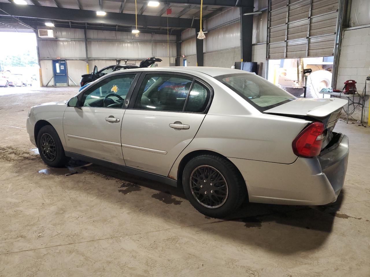2007 Chevrolet Malibu Ls - Image 2