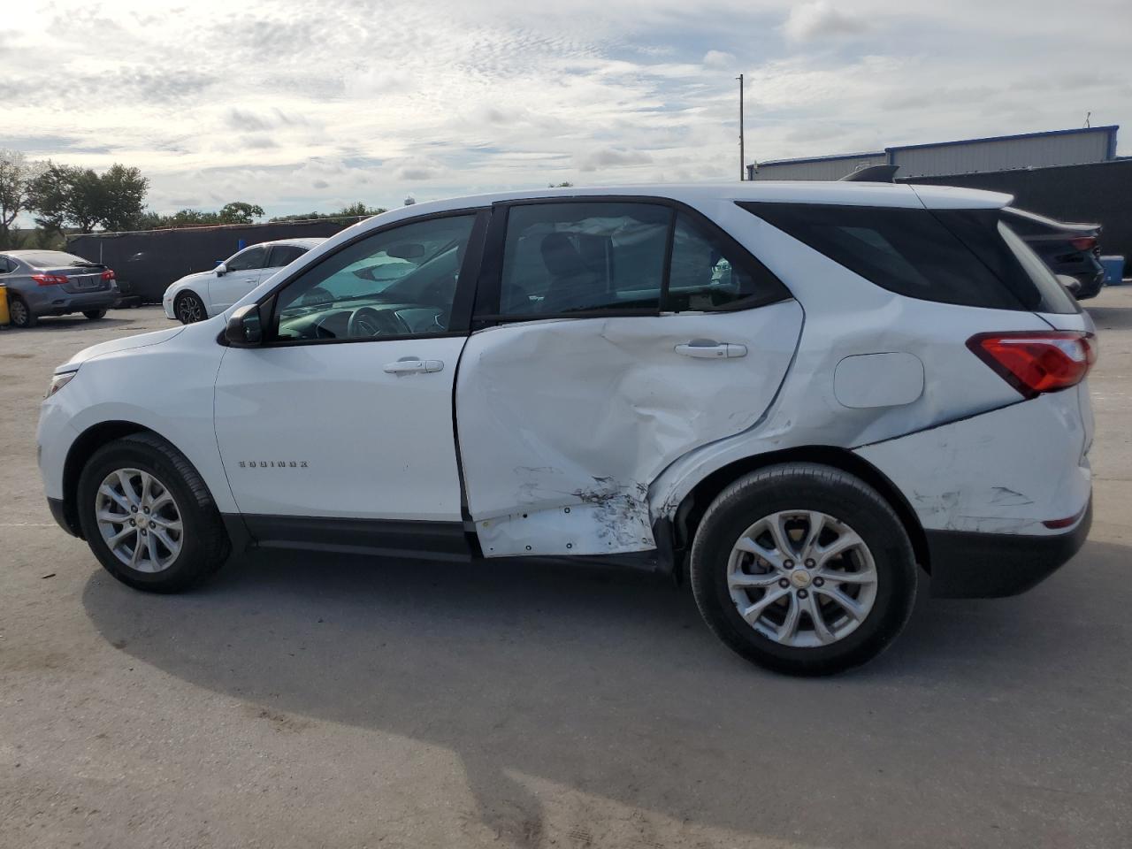 2019 Chevrolet Equinox Ls - Фото 2