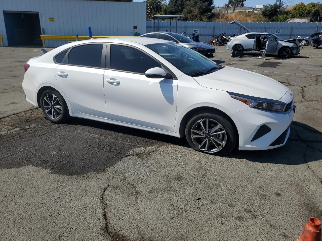 2022 Kia Forte Fe - Фото 4