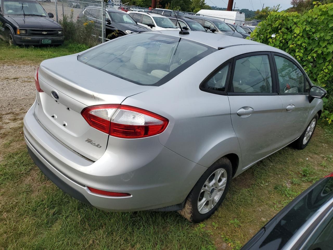 2016 Ford Fiesta Se - Image 4