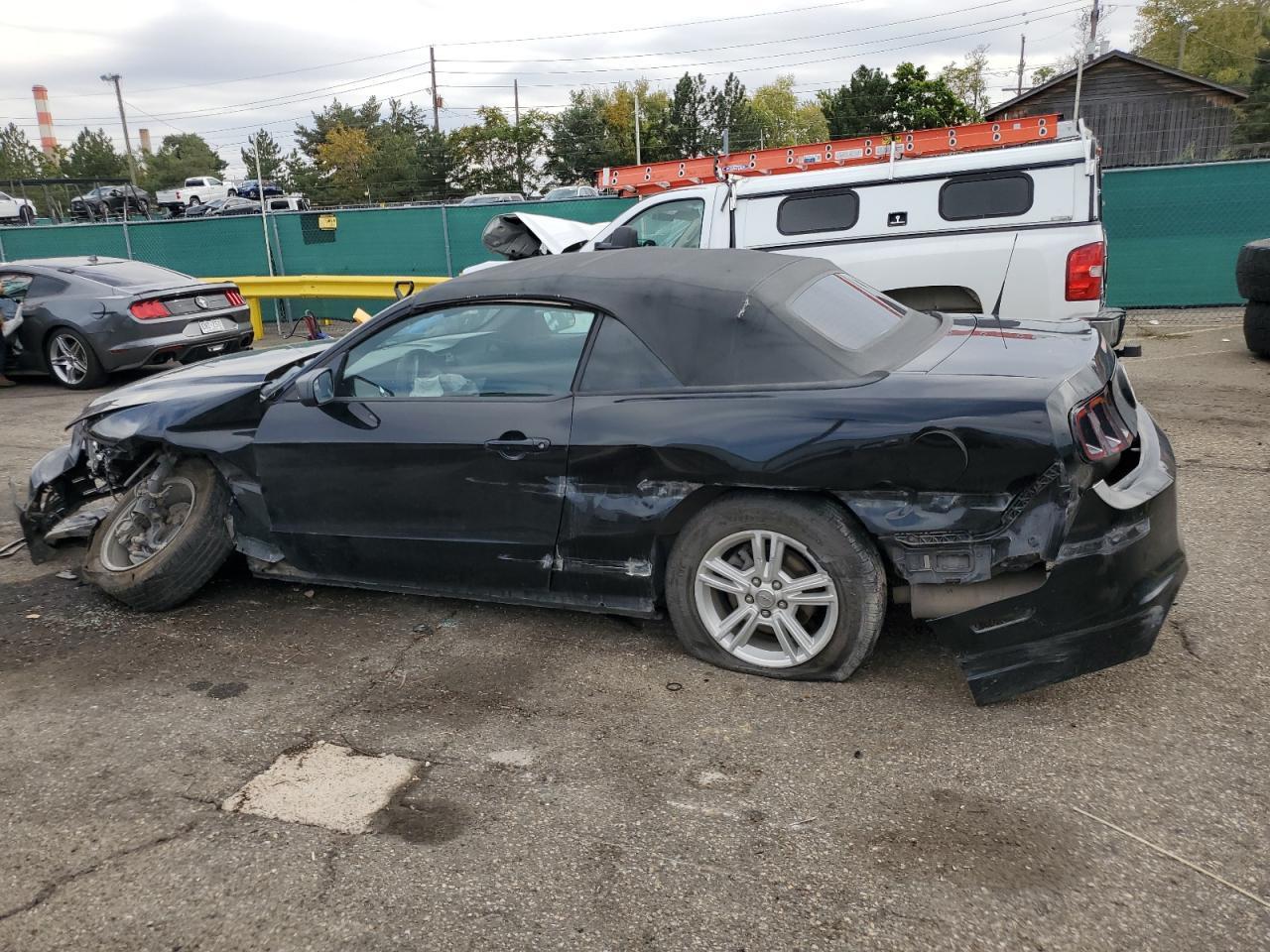 2013 Ford Mustang - Image 2