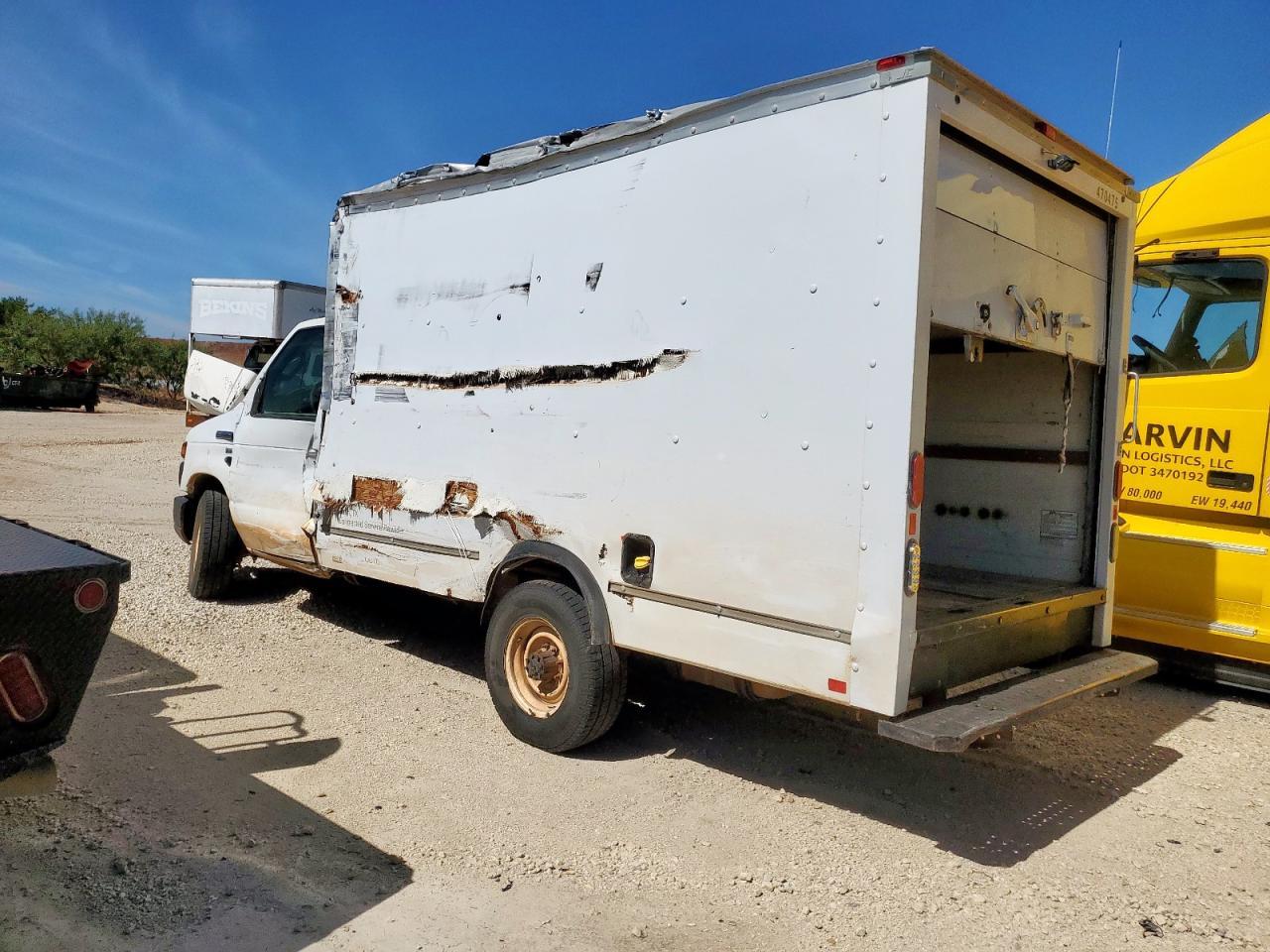 2014 Ford Econoline E350 Super Duty Cutaway Van - Фото 2