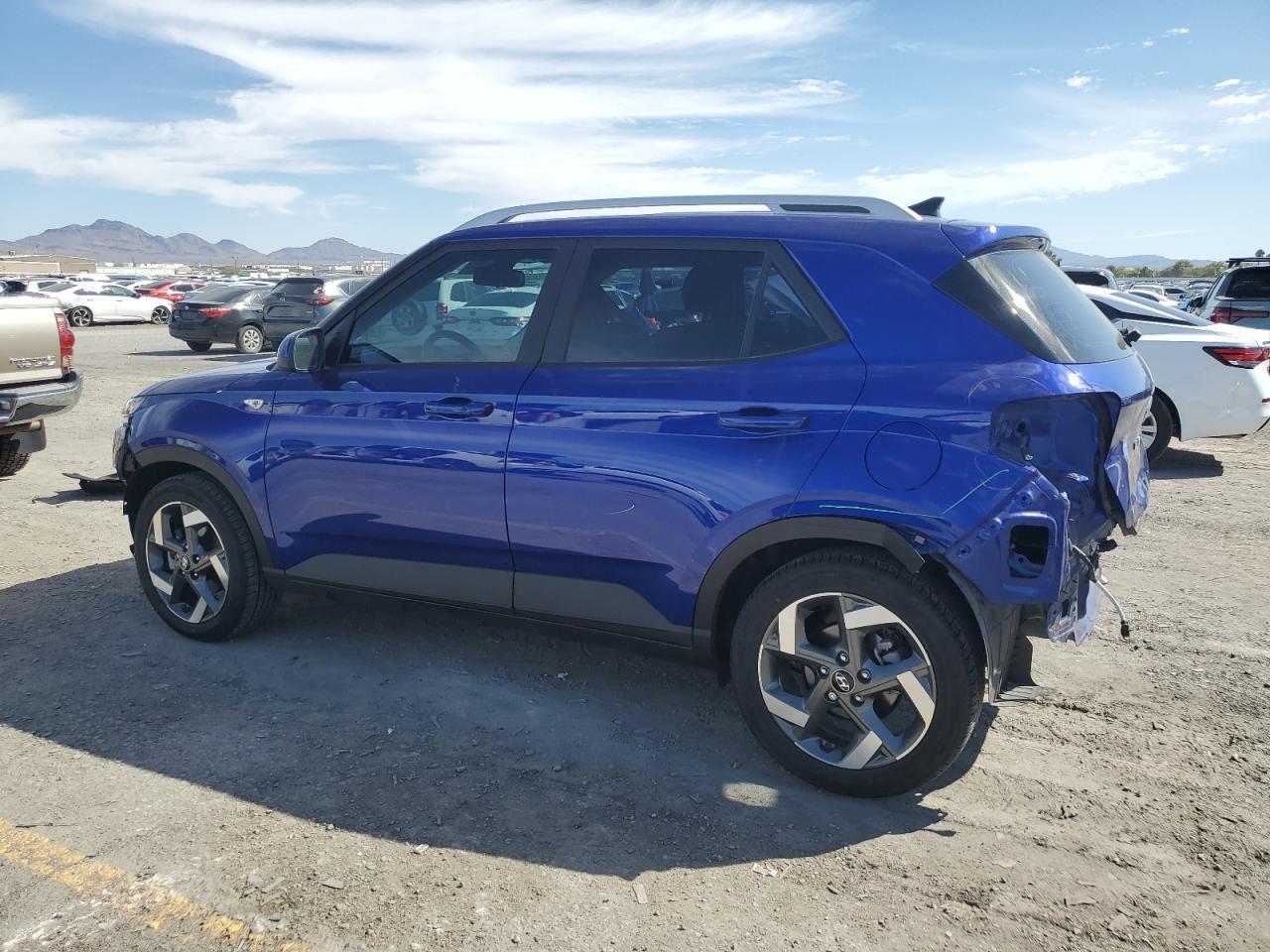 2022 Hyundai Venue Sel - Image 2