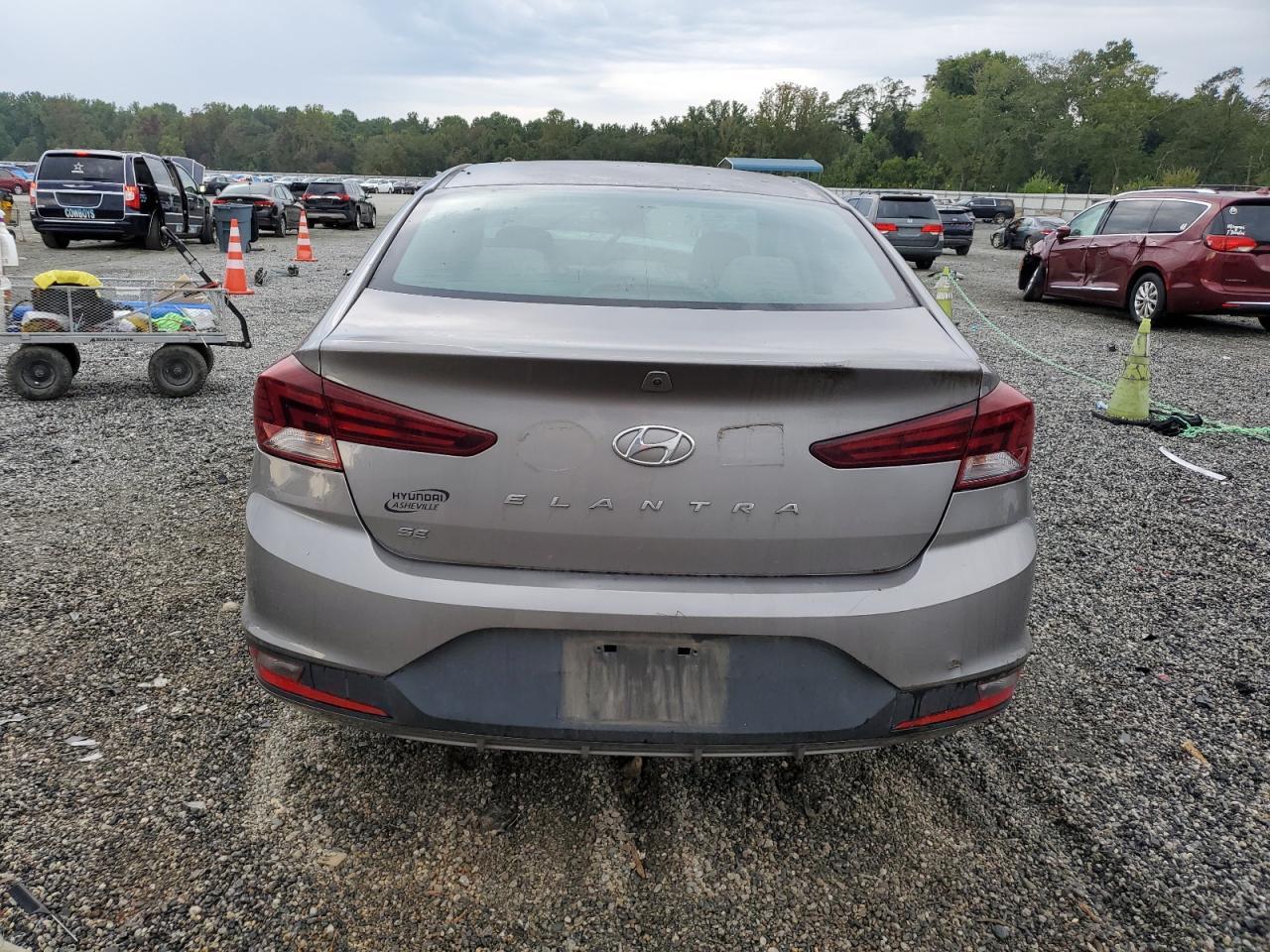 2020 Hyundai Elantra Se - Фото 6