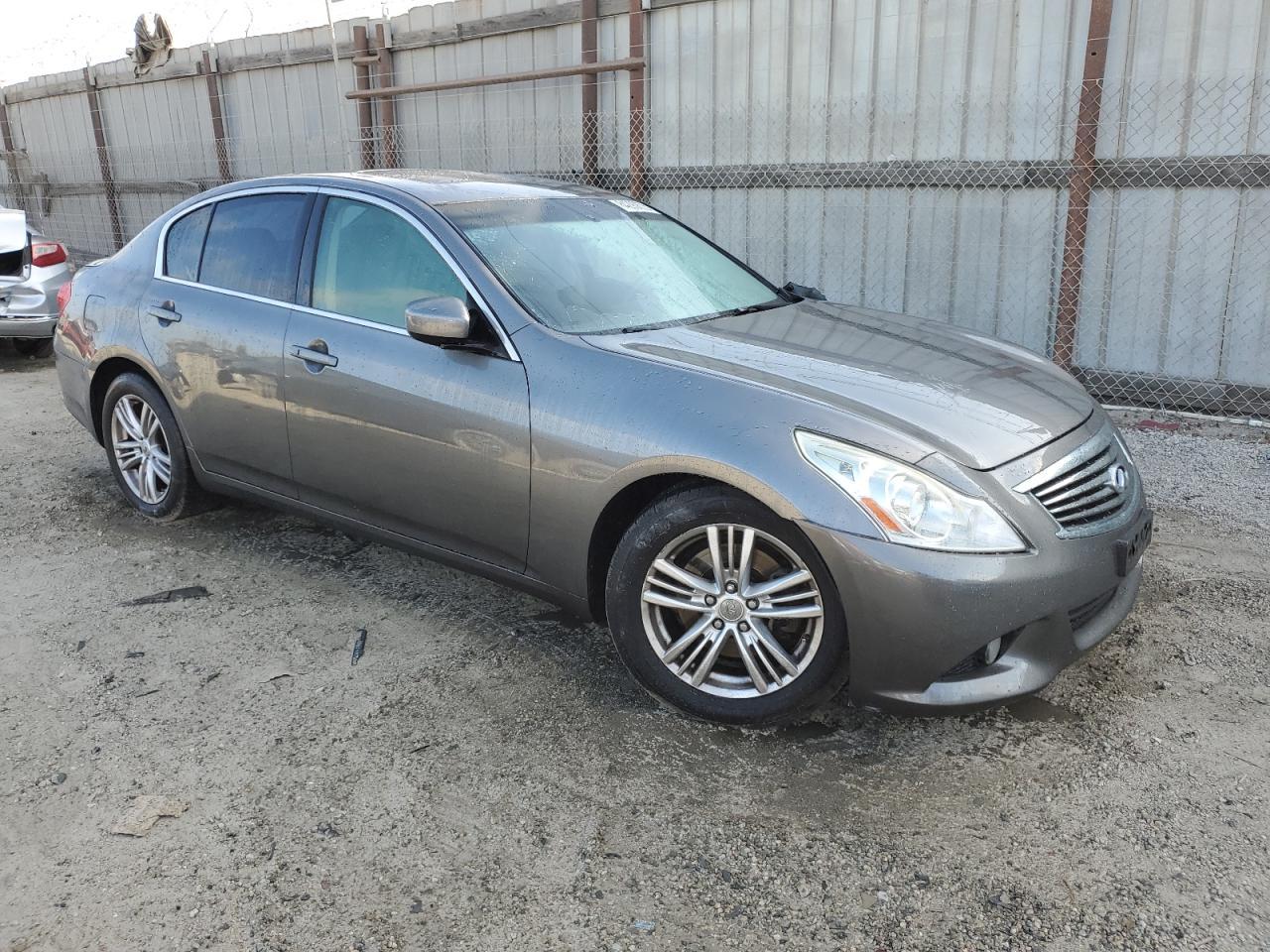 2013 Infinity G37 Base - Image 4