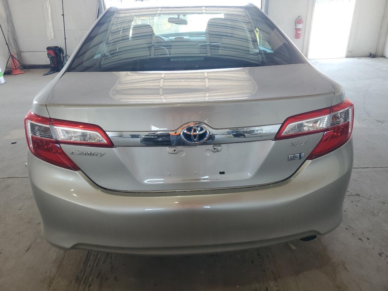 2013 Toyota Camry Hybrid - Image 6