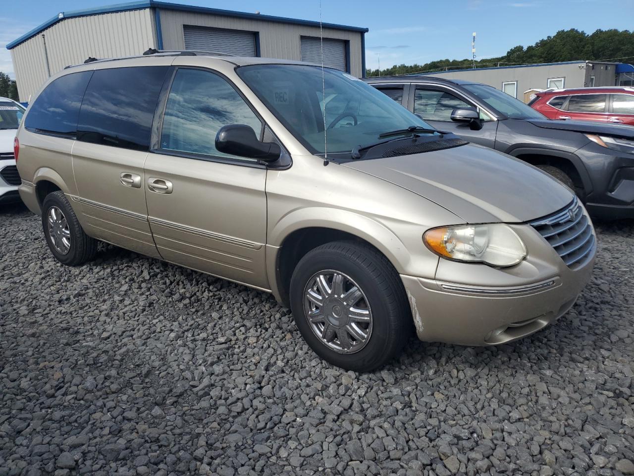 2006 Chrysler Town & Country Limited - Image 4