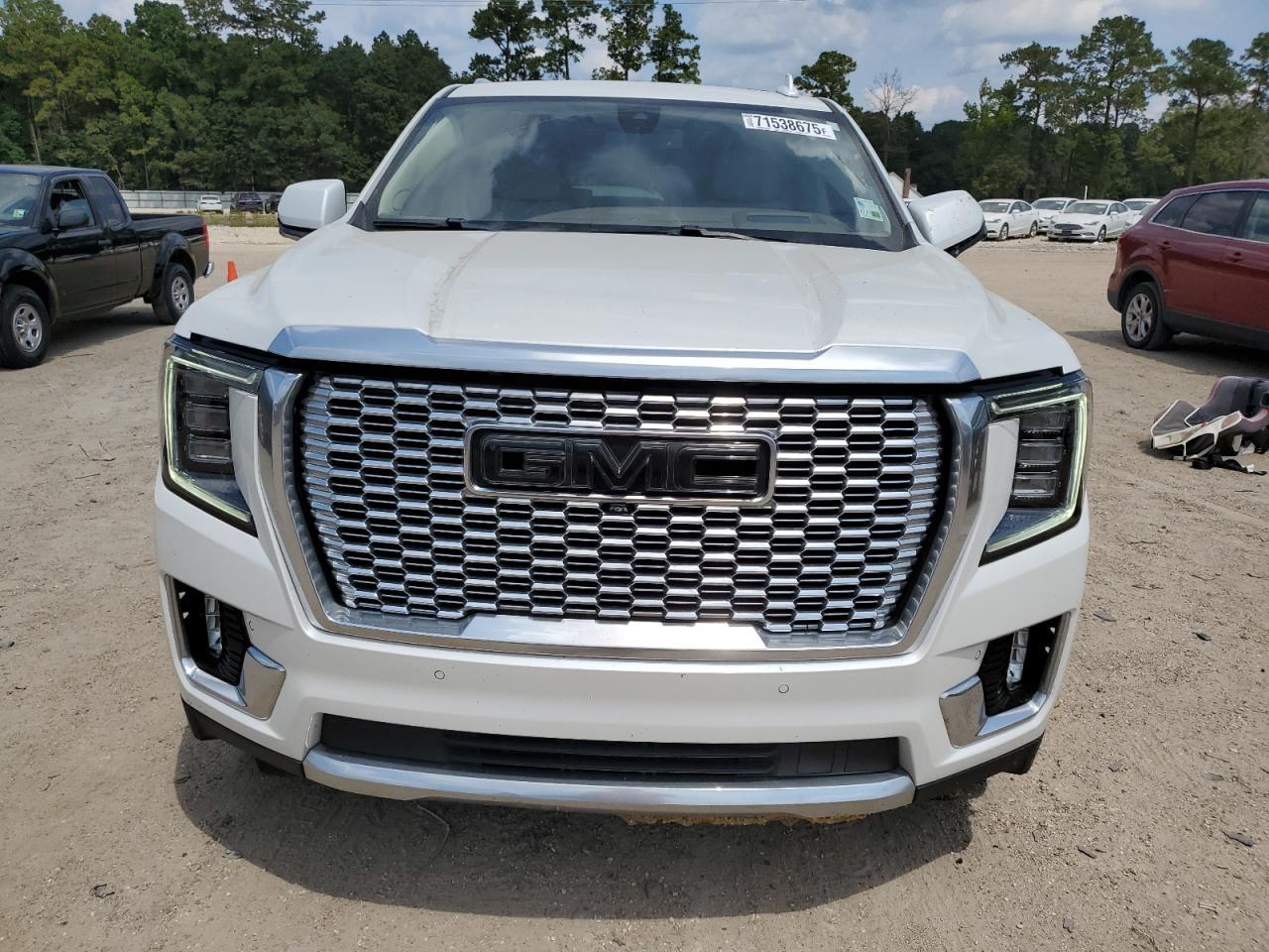 2022 GMC Yukon Denali - Image 5