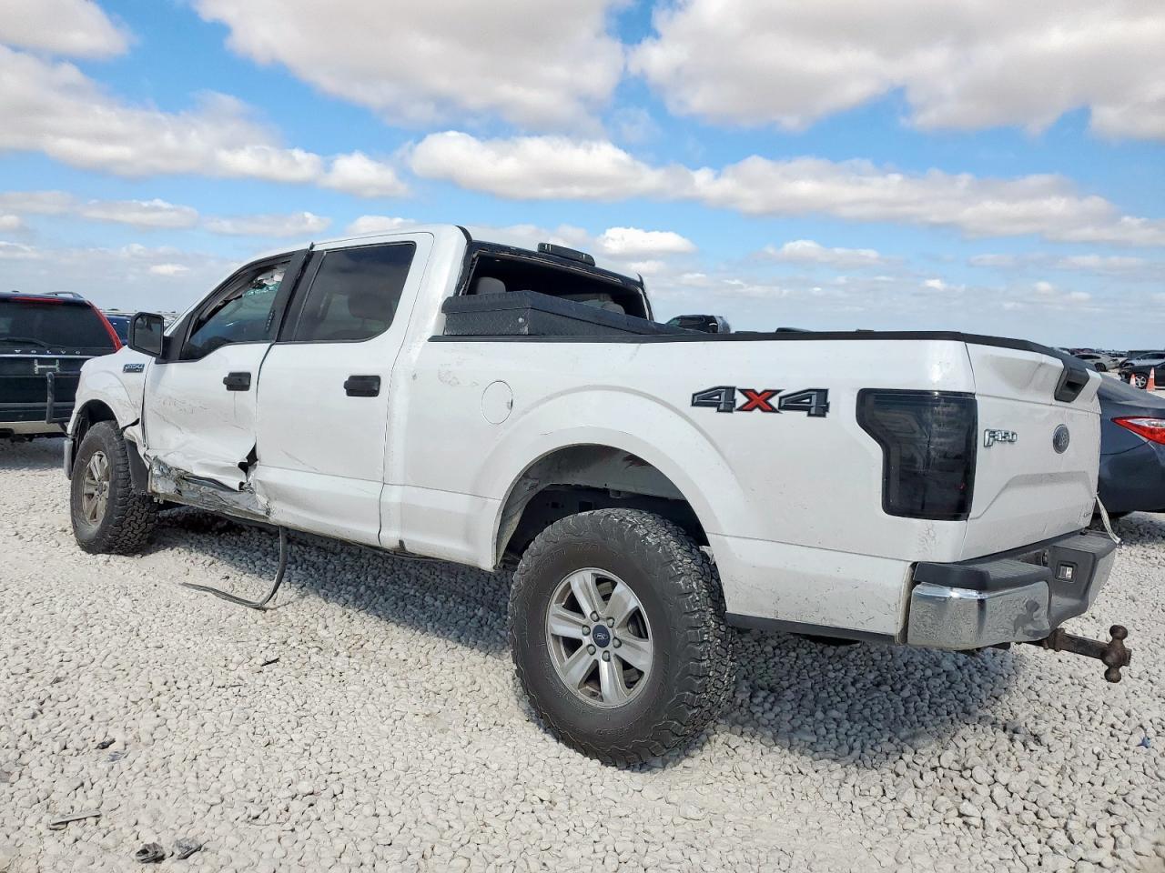 2016 Ford F150 Supercrew - Фото 2