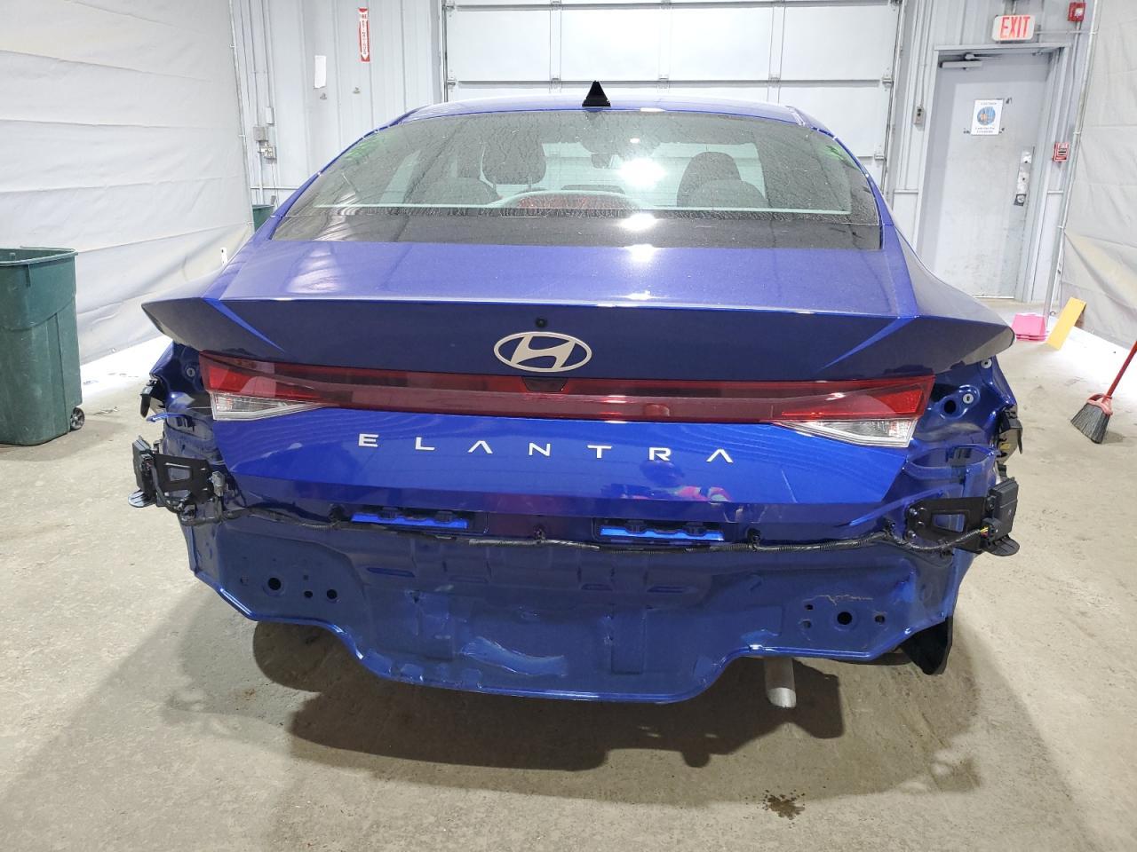 2025 Hyundai Elantra Se - Фото 6