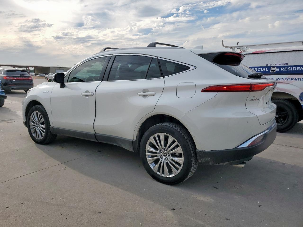 2021 Toyota Venza Le - Фото 2