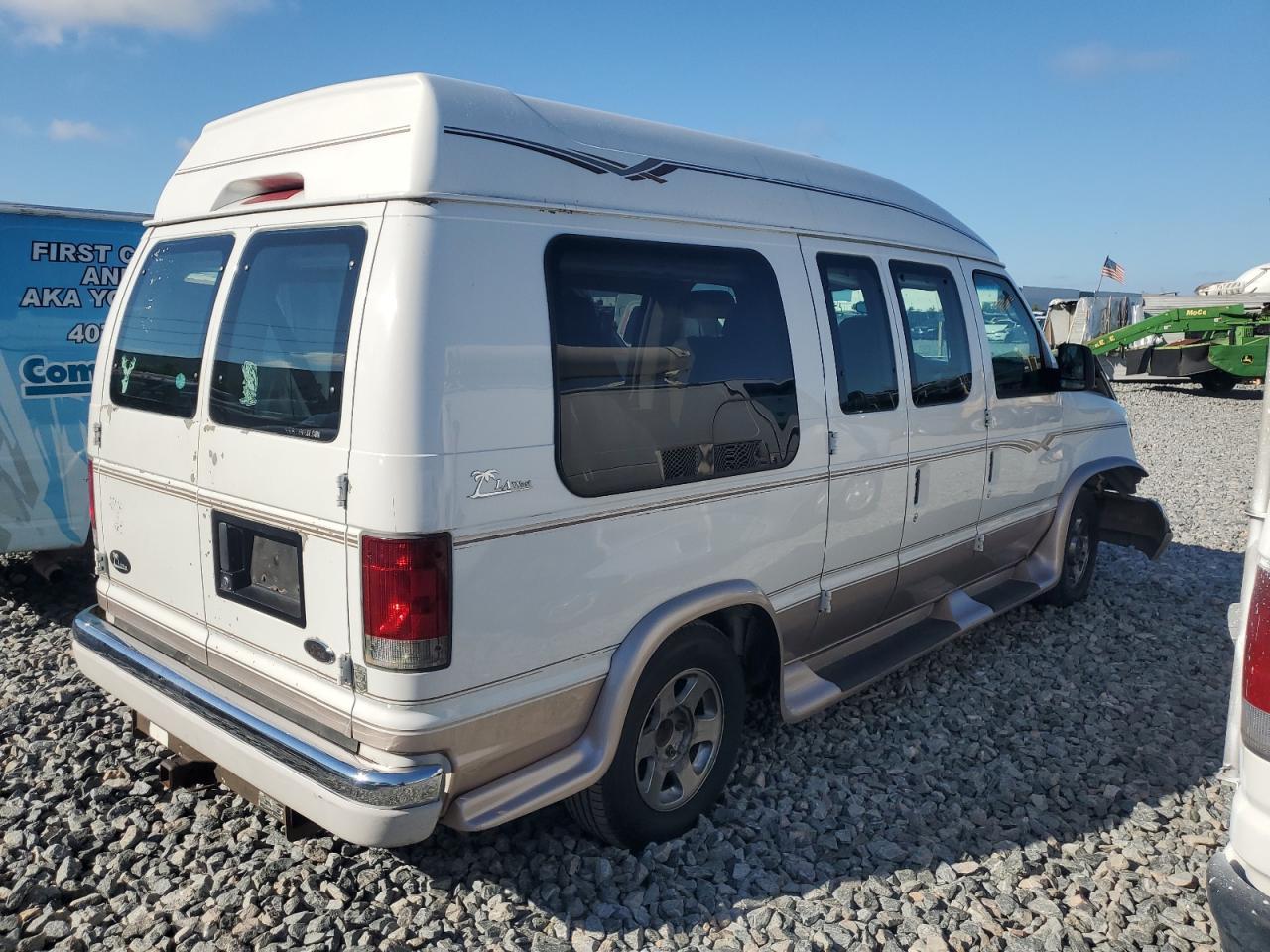 2004 Ford Econoline E150 Van - Image 3
