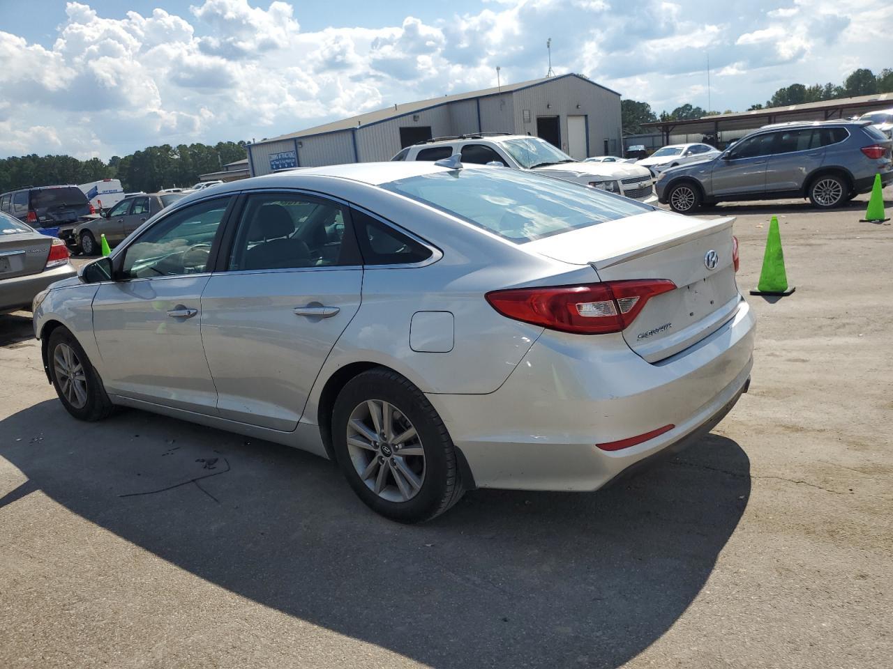 2015 Hyundai Sonata Se - Image 2