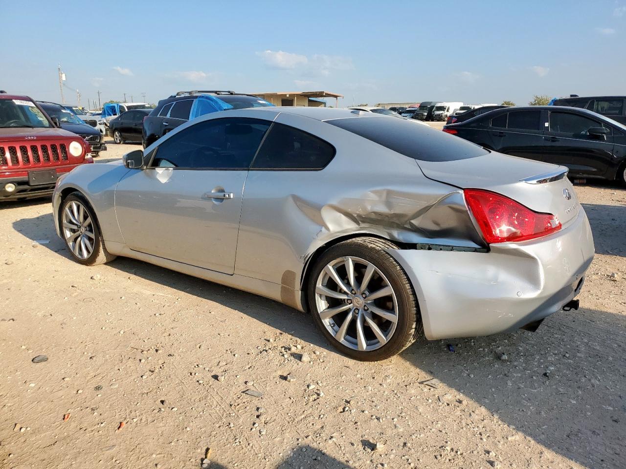 2010 Infiniti G37 Base - Фото 2