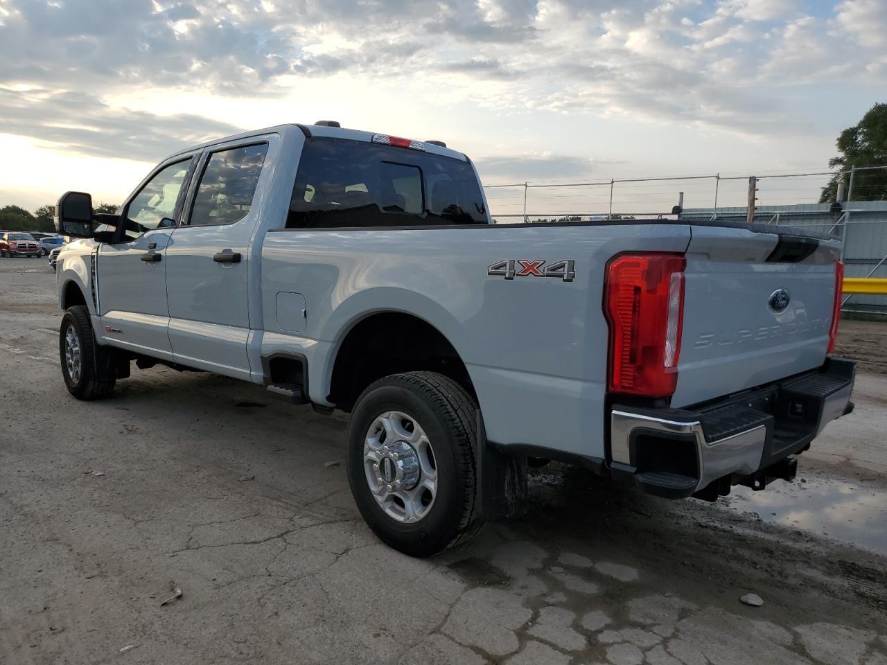 2025 Ford F250 Super Duty - Фото 2