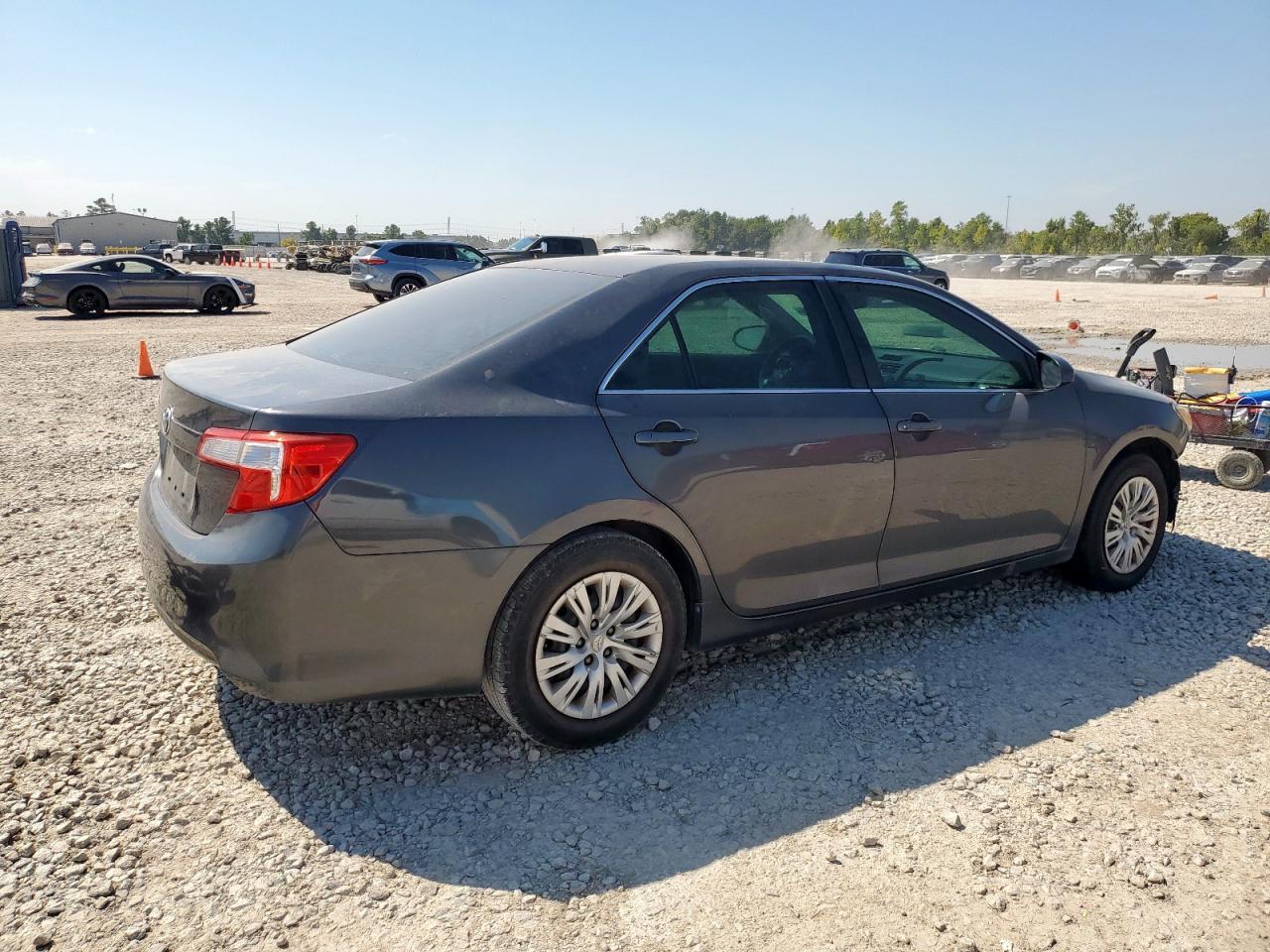 2012 Toyota Camry Base - Фото 3