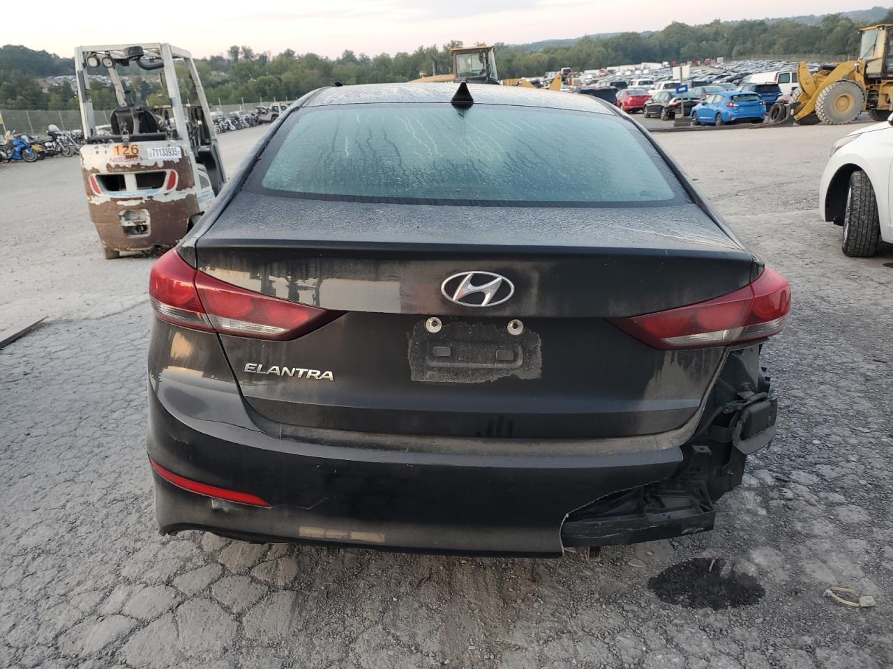 2017 Hyundai Elantra Se - Фото 6