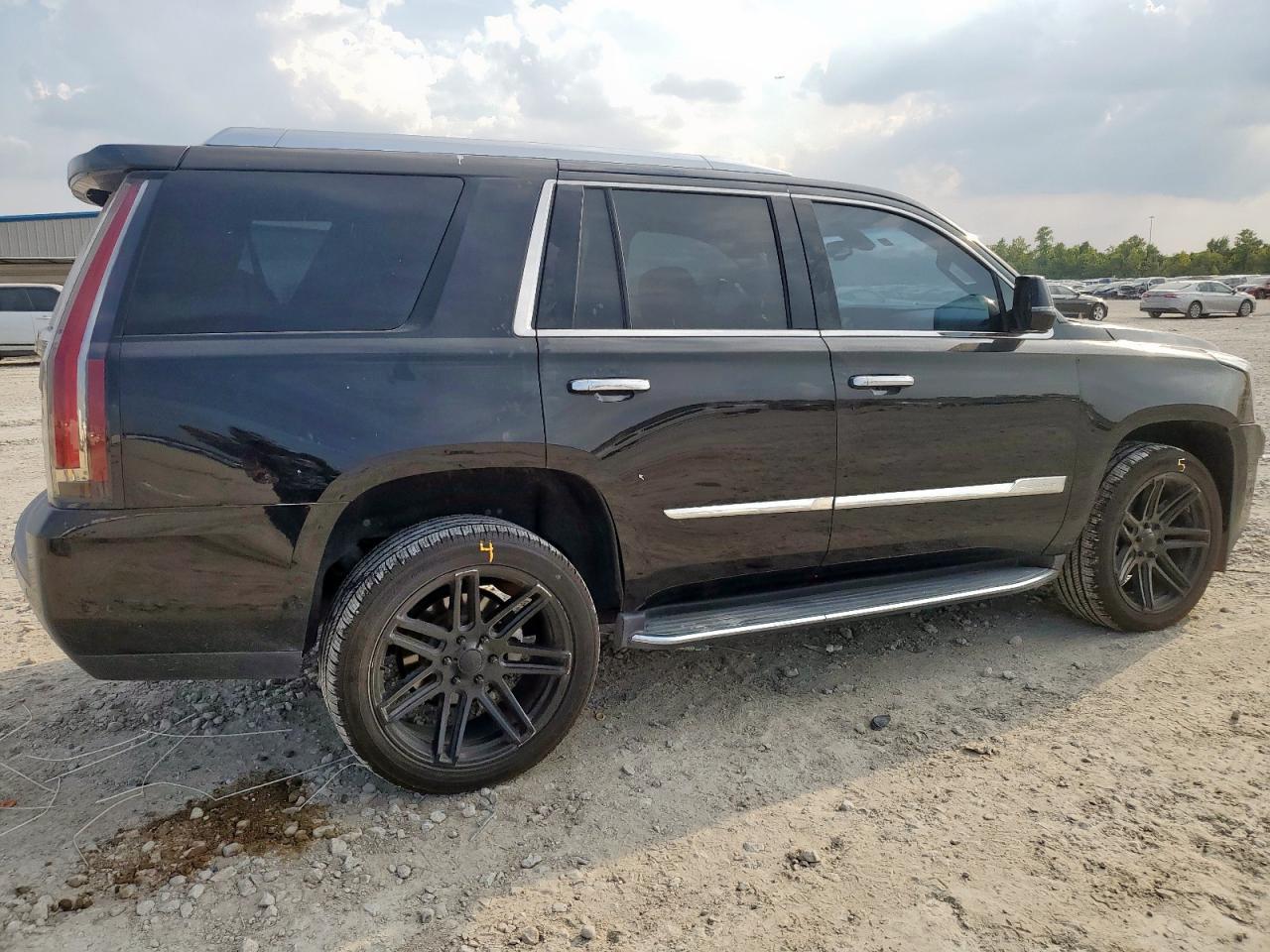 2018 Cadillac Escalade - Image 3