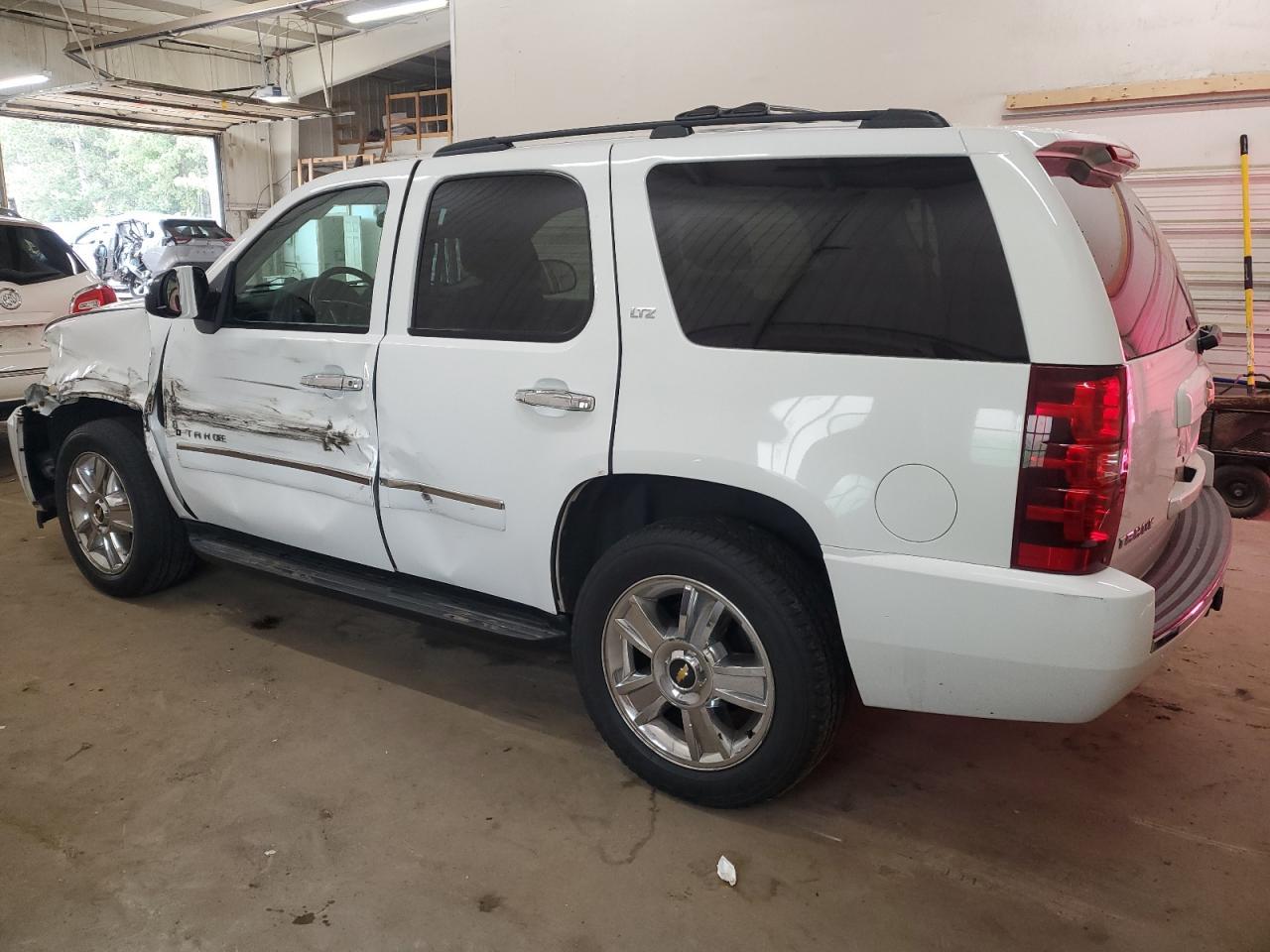 2009 Chevrolet Tahoe K1500 Ltz - Image 2