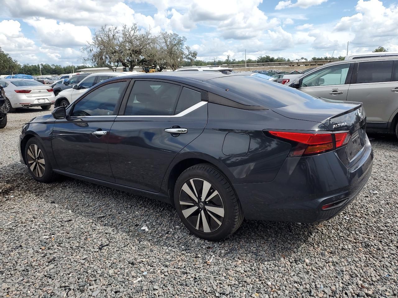 2021 Nissan Altima Sv - Image 2
