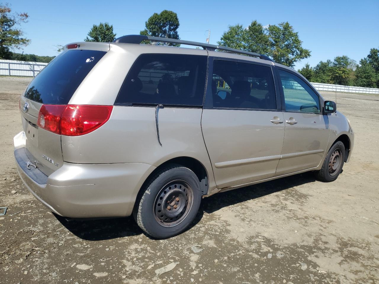 2007 Toyota Sienna Ce - Image 3