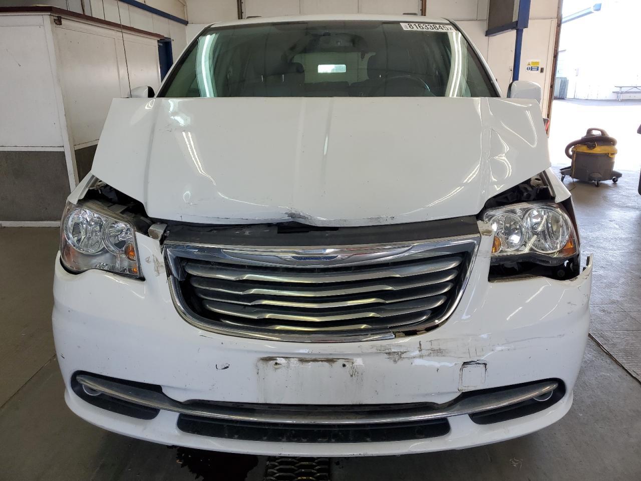 2015 Chrysler Town & Country Touring - Image 5