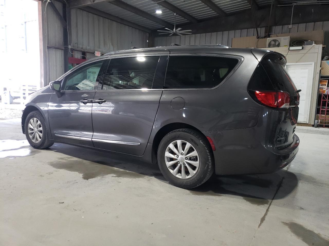 2019 Chrysler Pacifica Touring L - Image 2
