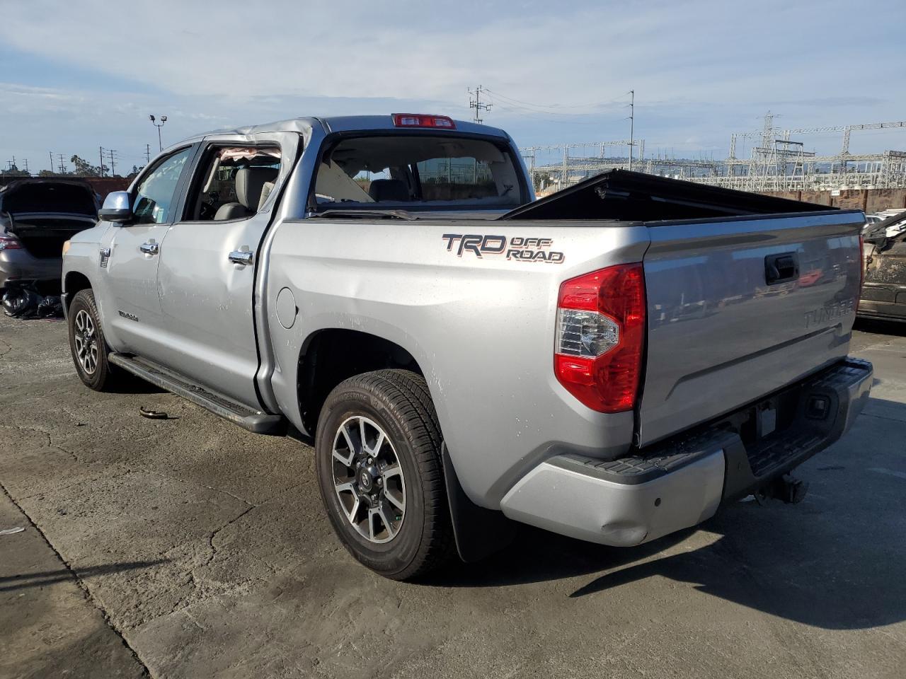 2015 Toyota Tundra Crewmax Limited - Фото 2