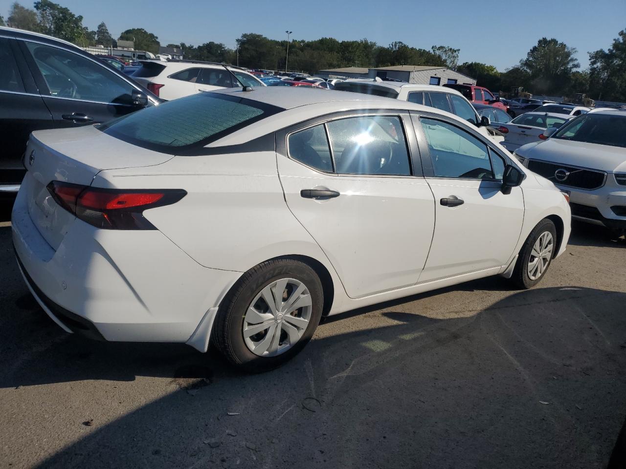 2020 Nissan Versa S - Фото 3