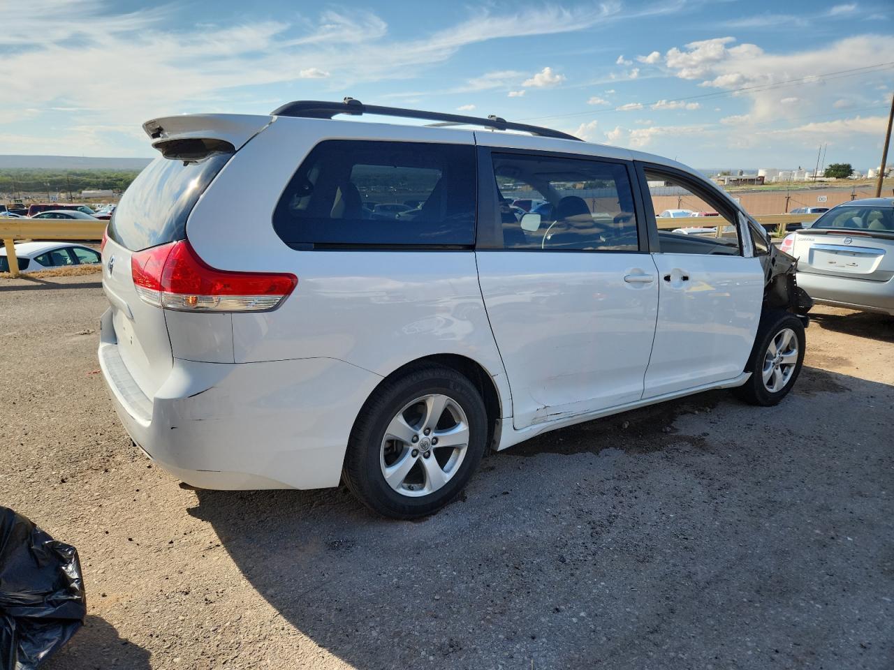 2014 Toyota Sienna Le - Image 3