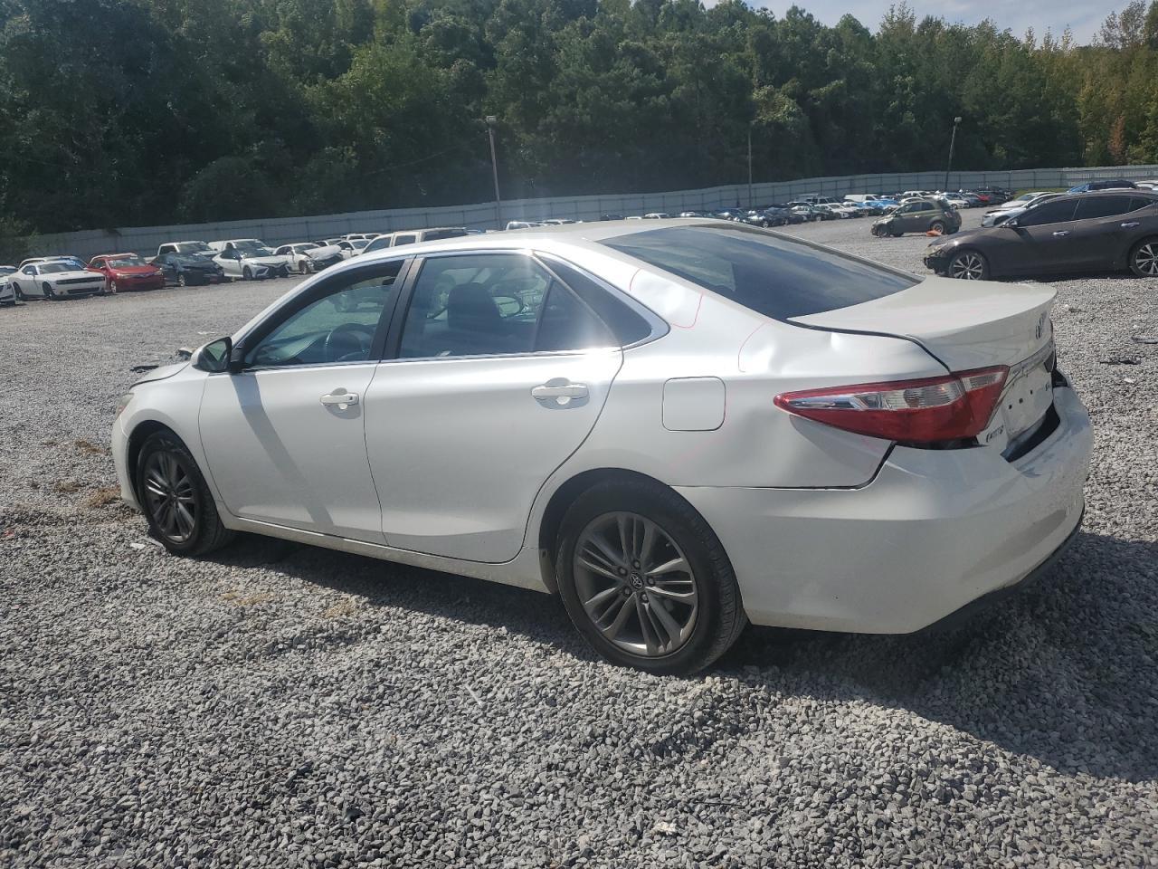 2017 Toyota Camry Le - Фото 2