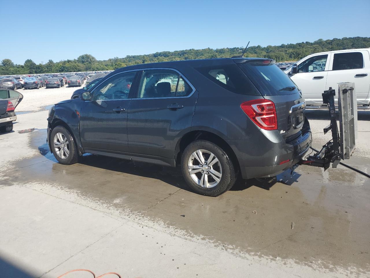2017 Chevrolet Equinox Ls - Фото 2