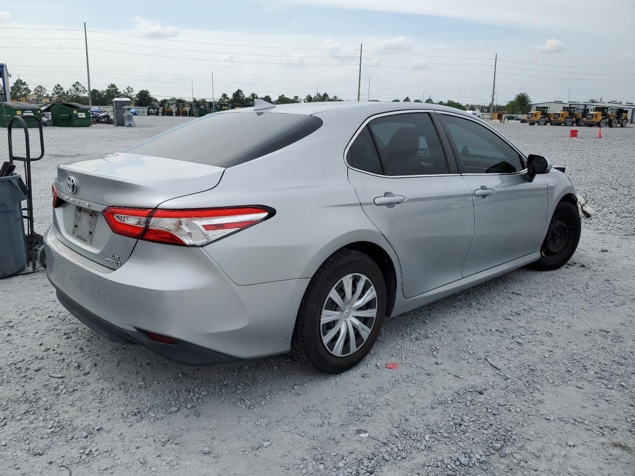2018 Toyota Camry Le - Фото 3