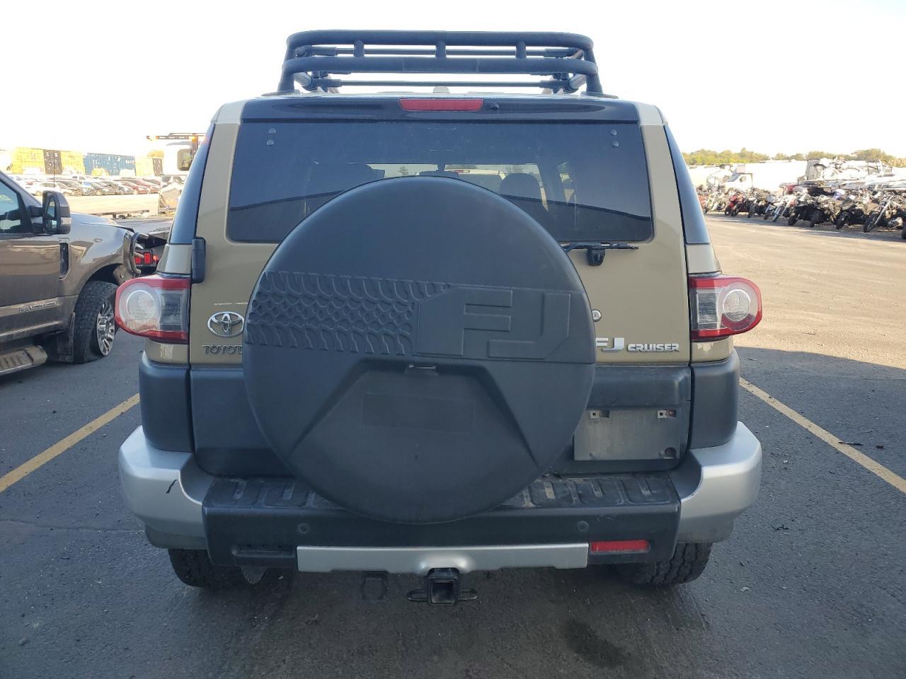 2012 Toyota Fj Cruiser - Image 6
