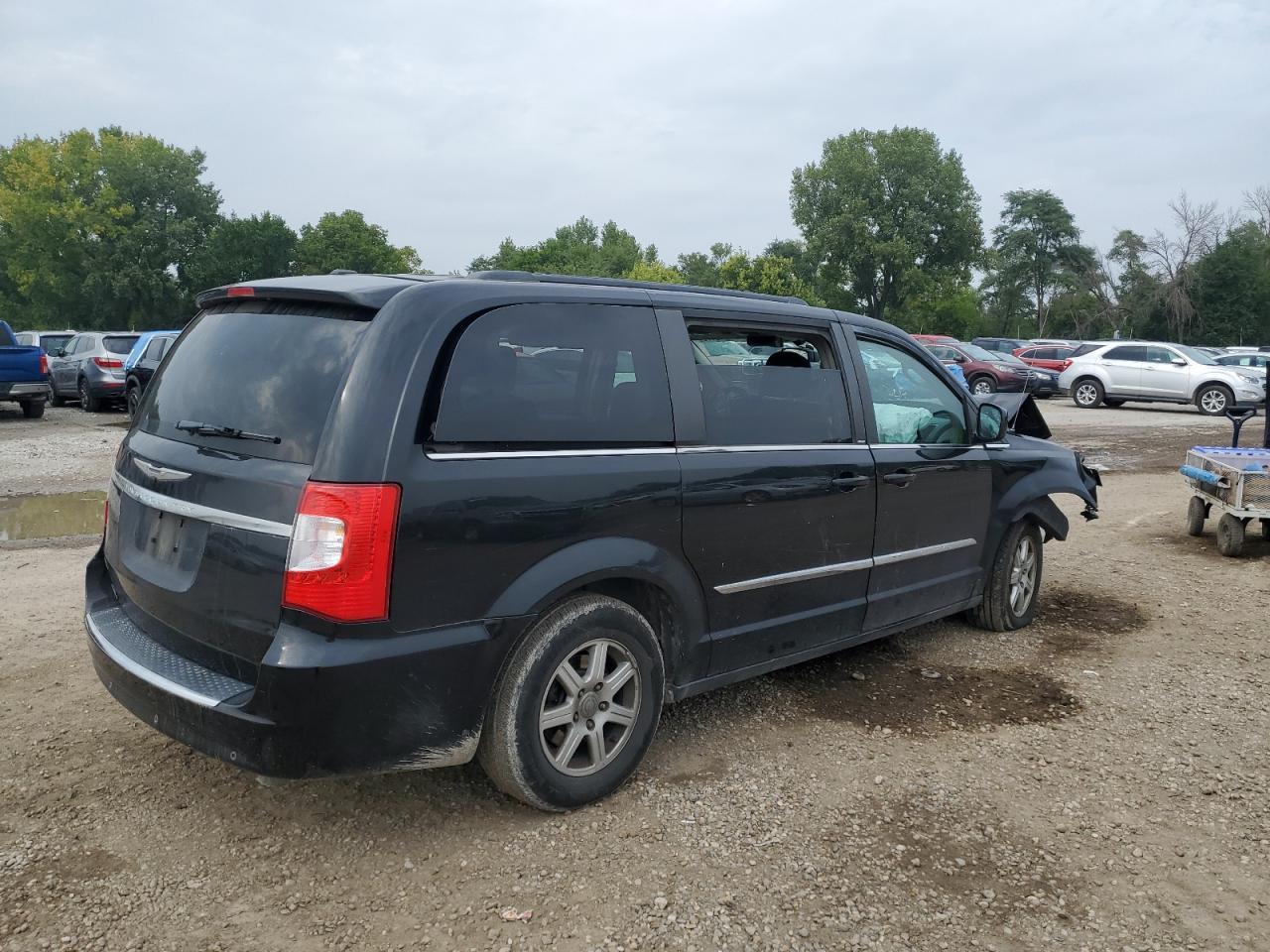 2012 Chrysler Town & Country Touring - Image 3
