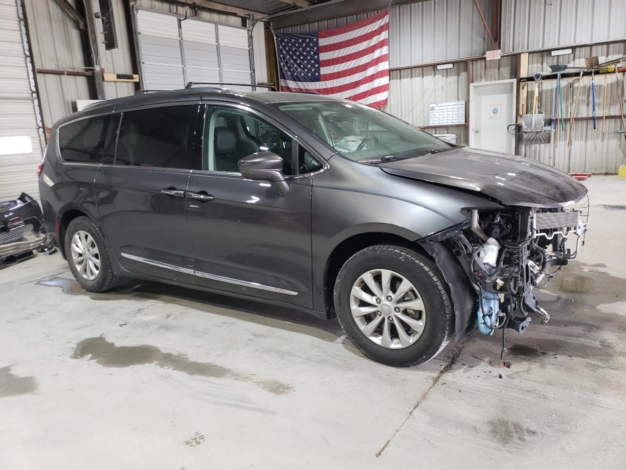 2019 Chrysler Pacifica Touring L - Image 4