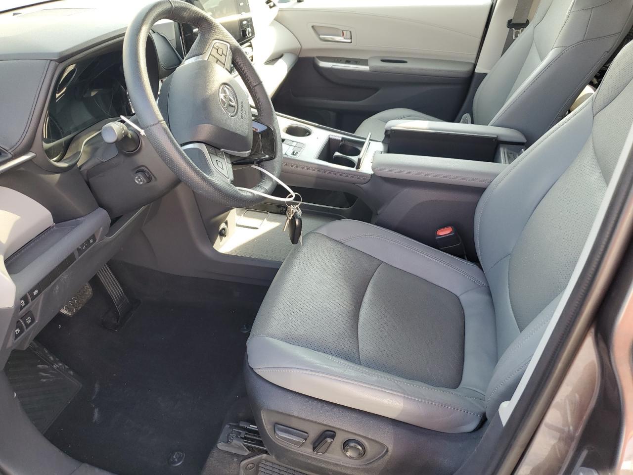 2022 Toyota Sienna Limited - Image 7