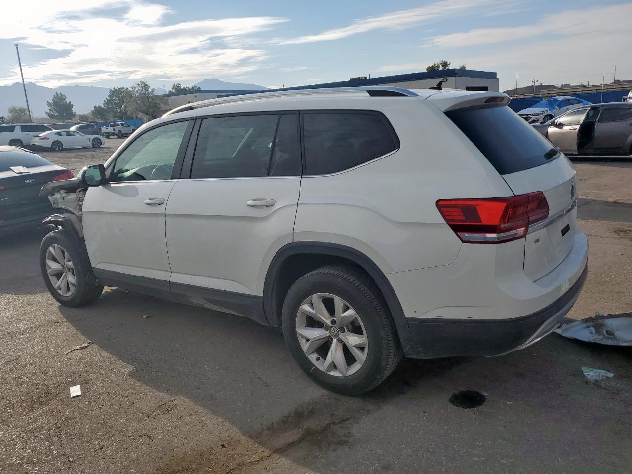 2018 Volkswagen Atlas Se - Image 2