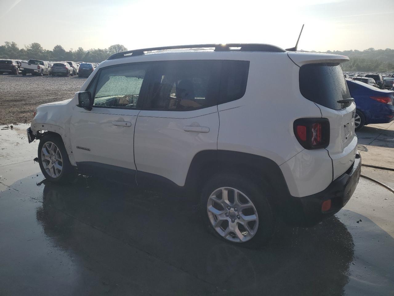 2018 Jeep Renegade Latitude - Image 2