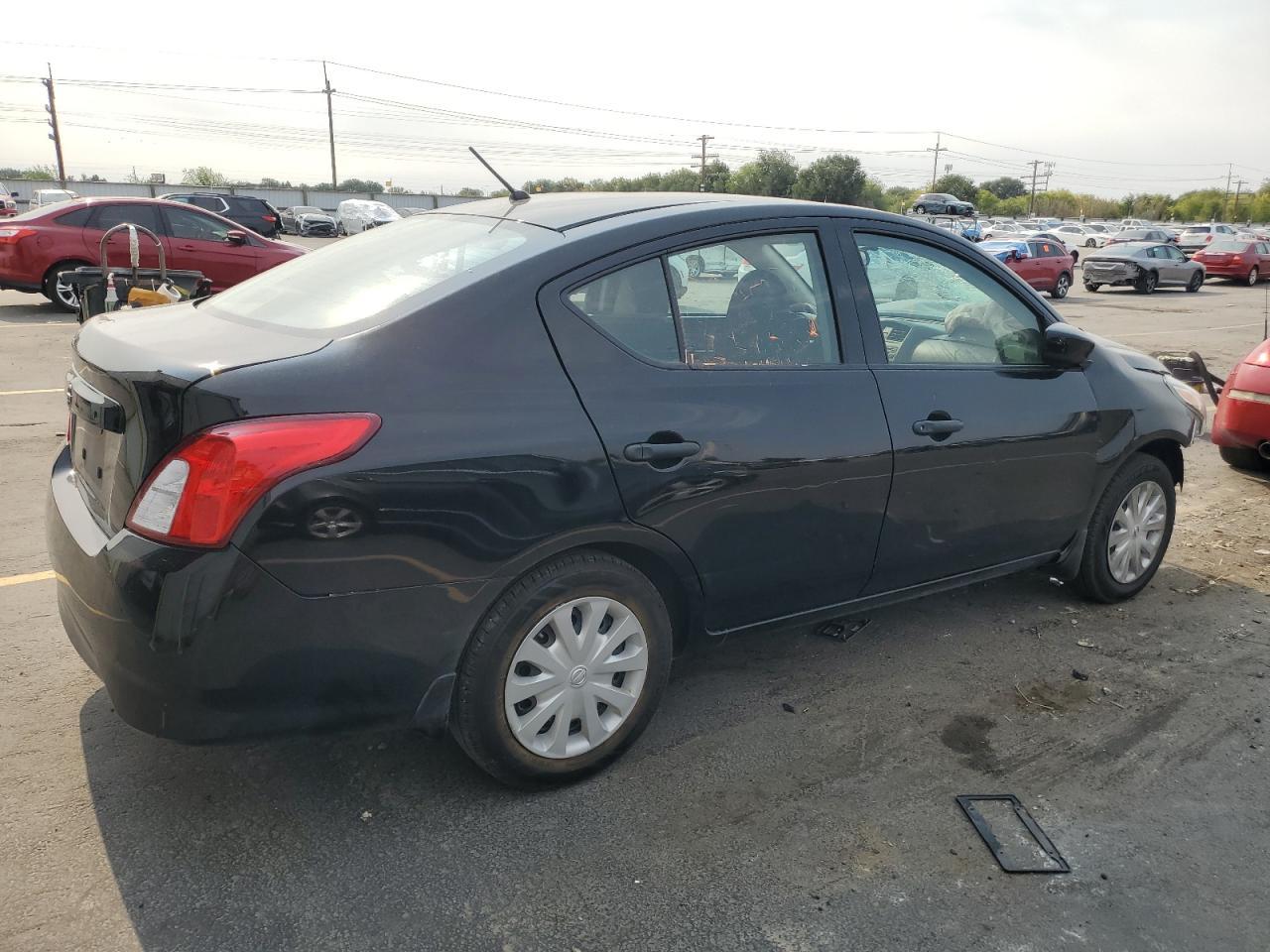 2017 Nissan Versa S - Фото 3