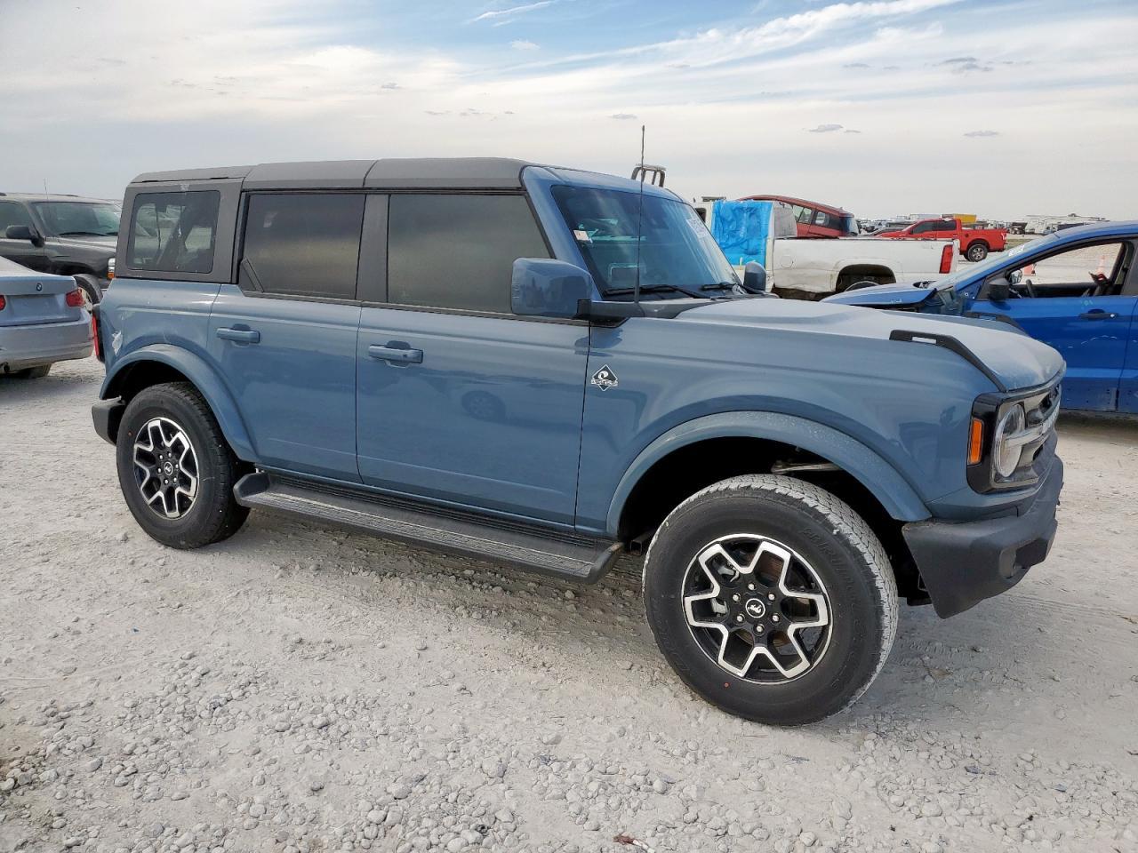 2025 Ford Bronco Outer Banks - Фото 4