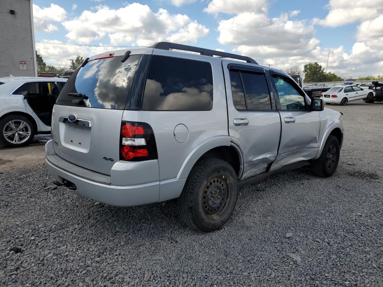 2010 Ford Explorer Xlt - Фото 3