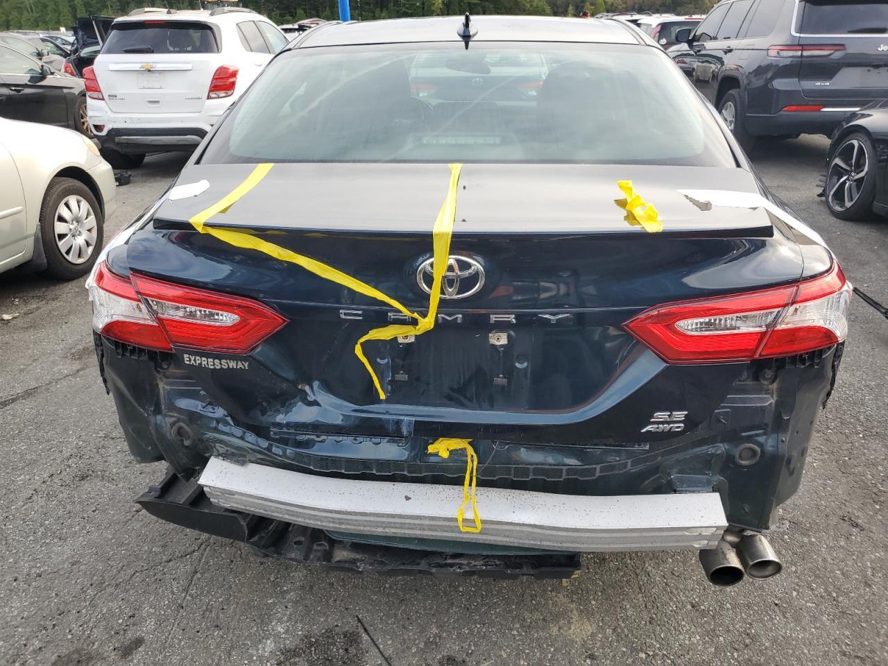 2020 Toyota Camry Se - Фото 6