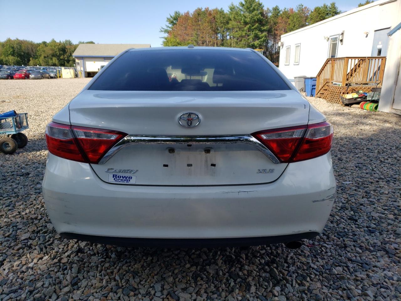 2016 Toyota Camry Le - Фото 6