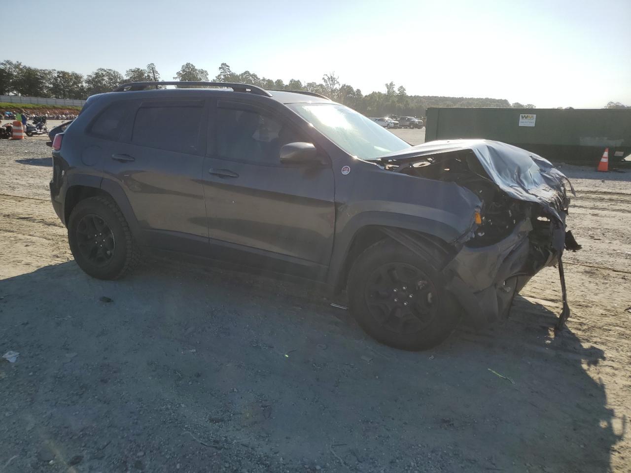 2019 Jeep Cherokee Trailhawk - Image 4
